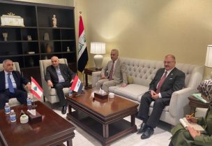 قاسم هاشم خلال لقائه وفدًا برلمانيًا عراقيًا