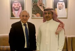 المبعوث الفرنسي جان إيف لو دريان والمستشار في الديوان الملكي السعودي نزار العلولا