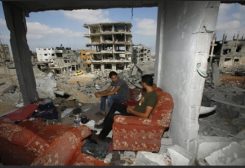 صورة من بين الدمار في غزة