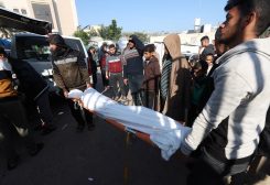 جثمان شهيد في خانيونس جنوب غزة