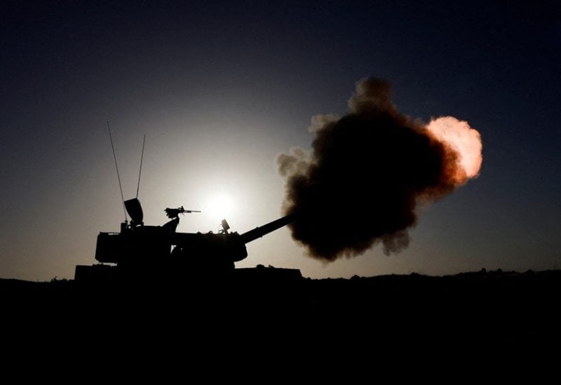 آلية عسكرية إسرائيلية تقصف قطاع غزة