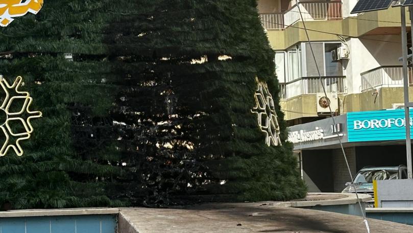 محاولة إحراق شجرة الميلاد في ساحة النيني في طرابلس