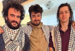 هشام عورتاني على يمين الصورة