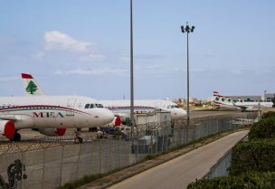 طائرات تابعة لشركة "طيران الشرق الأوسط" في مطار رفيق الحريري الدولي