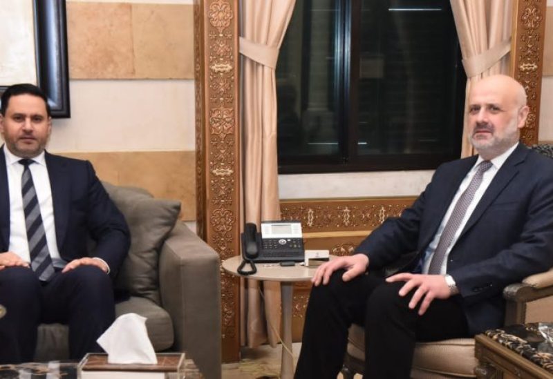وزير الداخلية بسام مولوي والقائم بأعمال سفارة الكويت عبد الله الشاهين