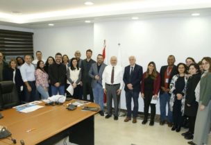 وزير الصحة فراس الأبيض خلال اجتماع تنسيقي مع اليونيسف