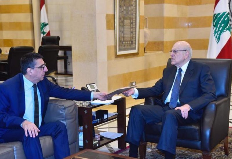 الرئيس نجيب ميقاتي ووزير الشؤون الاجتماعية هيكتور حجار