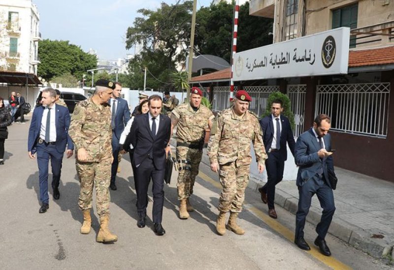 جولة لقائد الجيش العماد جوزاف عون ووزير الجيوش الفرنسية في الطبابة العسكرية