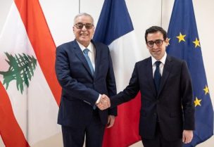 وزير الخارجية عبد الله بو حبيب ونظيره الفرنسي ستيفان سيجورنة