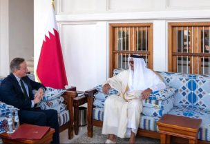 وزير الخارجية البريطاني أعرب عن شكر المملكة المتحدة للشيخ تميم على جهود دولة قطر ومساعيها لخفض التصعيد وإنهاء الحرب في غزة