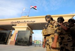 الجيش المصري عند معبر رفح