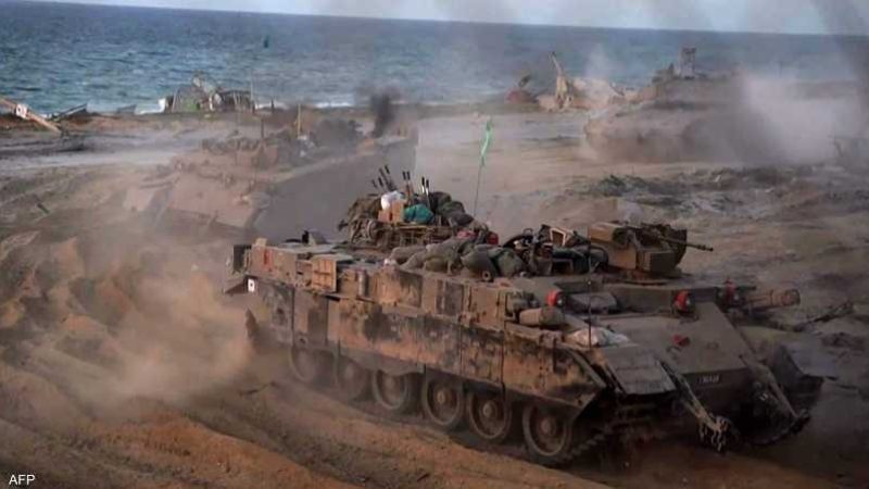 آليات عسكرية إسرائيلية مدرعة أثناء التوغل في غزة