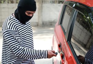 سرقة سيارات