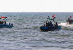 قوارب للحوثيين في البحر الأحمر
