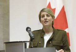 وزيرة الخارجية الكندية ميلاني جولي