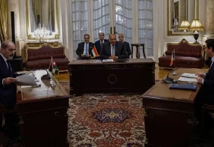 وزراء خارجية مصر والأردن وفرنسا يؤكدون ضرورة وقف الحرب في غزة (الأناضول)