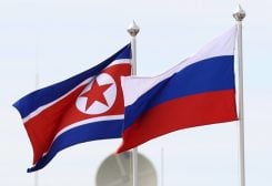 علما روسيا وكوريا الشمالية