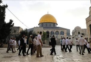 مجموعات من المستوطنين بدأت اقتحامات واسعة للأقصى صباح الأحد بمناسبة عيد المساخر اليهودي (الأناضول)