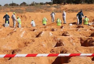 جثث 65 مهاجرا في مقبرة جماعية بليبيا