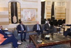 رئيس حكومة تصريف الأعمال نجيب ميقاتي، في السرايا، مع سفراء "اللجنة الخماسية العربية الدولية"