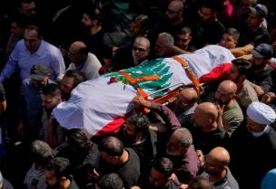 دبابة إسرائيلية استهدفت صحفيين وقتلت مصورنا في لبنان