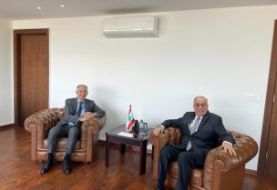 وزير الخارجية والمغتربين عبدالله بوحبيب السفير الفرنسي هيرفي ماغرو