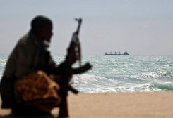 عودة القراصنة الصوماليين تعمق أزمة شركات الشحن العالمية