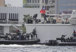 مناورات حربية تايوانية في البحر