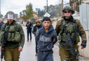الاحتلال يعتقل أطفال فلسطينيين