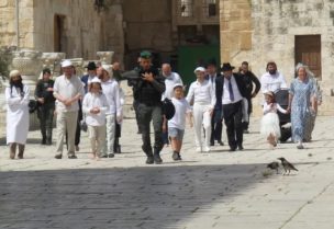 اقتحام المستوطنين الإسرائيليين للمسجد الأقصى (الجزيرة)