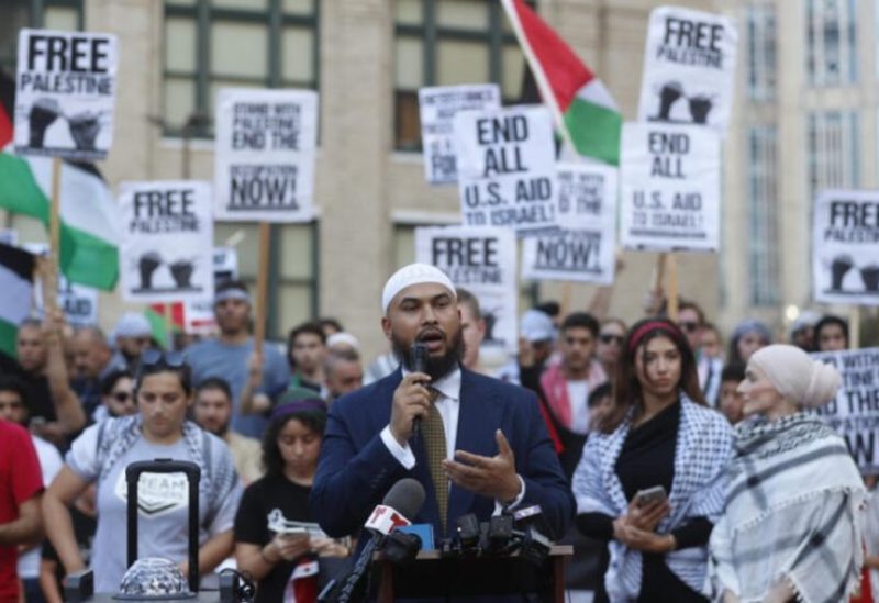المدير التنفيذي لمنظمة كاير CAIR عبد الله جابر في تظاهرة لدعم فلسطين