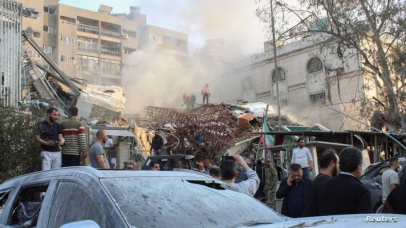 الضربة التي طالت القنصلية الإيرانية في سوريا (رويترز)