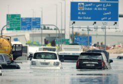 من مشاهد الفيضانات في الإمارات