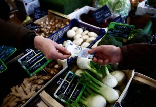 التضخم في منطقة اليورو يتجاوز التوقعات وينخفض إلى 2.4 % خلال مارس