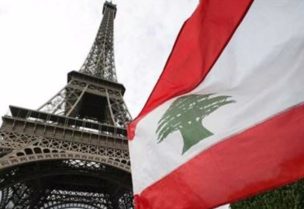 علم لبنان وبرج إيفل
