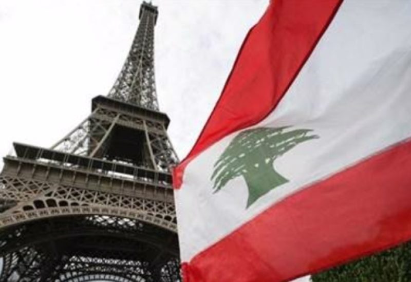 علم لبنان وبرج إيفل