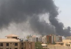دخان متصاعد وسط السودان إثر القصف
