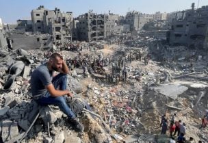 مشاهد من القصف في غزة
