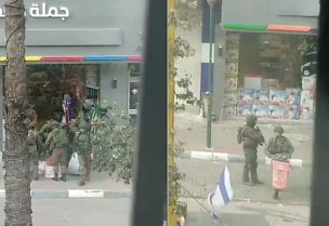 جنود إسرائيليون يتجولون في أسواق غزة