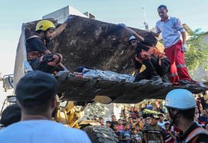 انتشال جثامين الشهداء في غزة