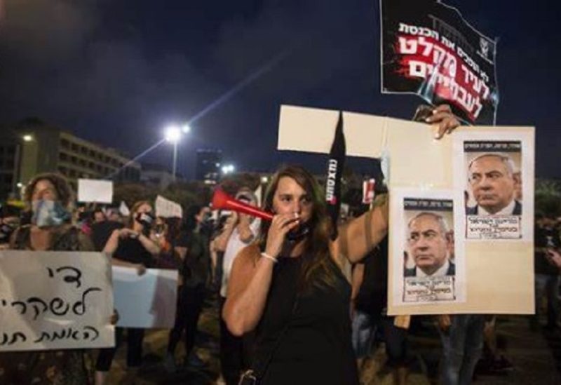 محتجون إسرائيليون ينصبون خياما أمام الكنيست مطالبين برحيل نتنياهو