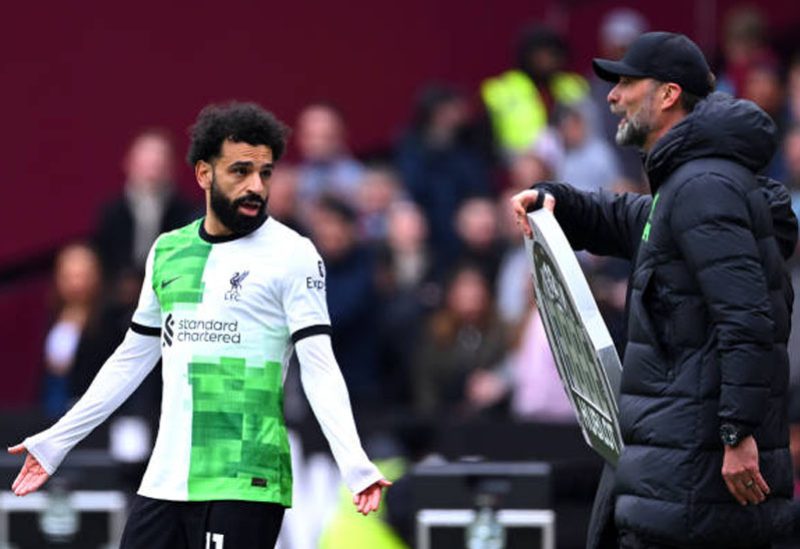 مشادة وتوتر بين محمد صلاح ومدرب ليفربول