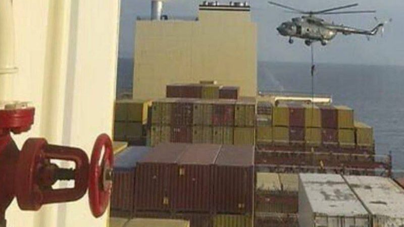 الحرس الثوري الإيراني يحتجز سفينة مرتبطة بإسرائيل