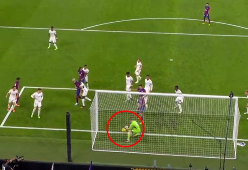 اللقطة الأكثر جدلا في الكلاسيكو بين برشلونة وريال مدريد