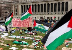 مناصرون للفلسطينيين في حرم جامعة كولومبيا في مدينة نيويورك