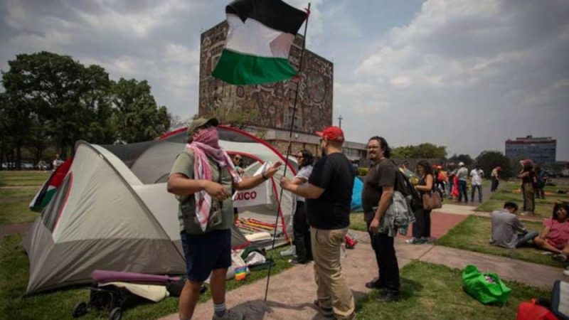 طلاب جامعة مكسيكية يقيمون مخيما للتضامن مع غزة