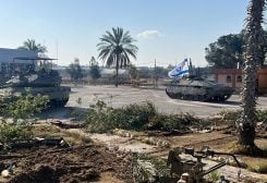 مركبات عسكرية إسرائيلية في الجانب الغزاوي من معبر رفح