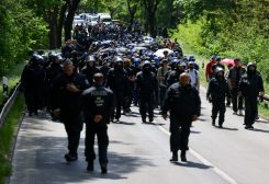الشرطة الألمانية ترافق ناشطين في يوم احتجاج على توسعة مصنع تسلا