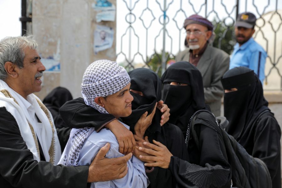 الحوثيون يطلقون سراح السجناء في صنعاء - رويترز