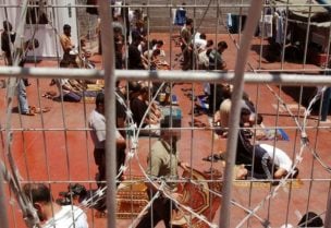 معتقلين فلسطينيين في السجون الإسرائيلية